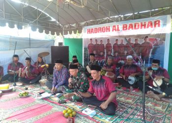 Satgas TNI Yonif 413 Kostrad Tampilkan Kolaborasi Musik Hadrah Bersama Masyarakat Perbatasan RI-PNG