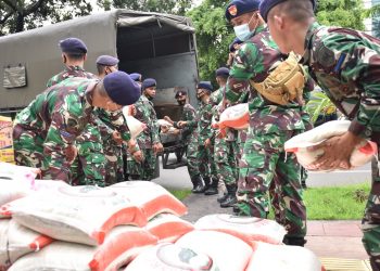 TNI AL Berangkatkan Satgas Penanggulangan Banjir ke Babakan Bekasi