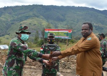Warga Distrik Ibele Antusias Sambut TNI Manunggal Membangun Desa