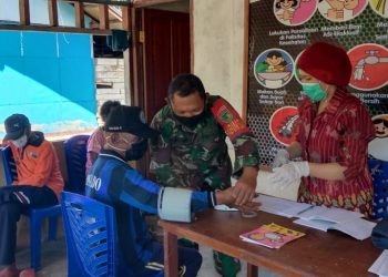 Babinsa Tanah Merah Laksanakan Pendampingan Posyandu Lansia