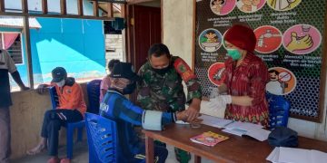 Babinsa Tanah Merah Laksanakan Pendampingan Posyandu Lansia