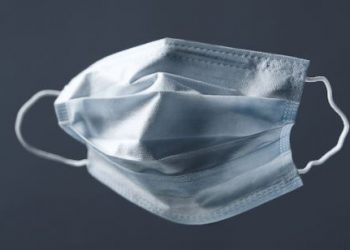 Masyarakat Wajib Gunting Tali Masker Sekali Pakai Sebelum Dibuang