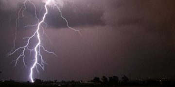 Waspada! BMKG Ingatkan Warga, Hujan Disertai Petir di  DKI Hari Ini