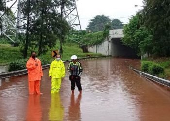 Diguyur Hujan Deras, Kolong Tol Cawang Tergenang Banjir
