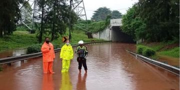 Diguyur Hujan Deras, Kolong Tol Cawang Tergenang Banjir