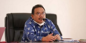 Satgas Covid-19 Humbang Semprot Disinfektan Rumah Terindikasi Klaster Covid-19, Sekda: Masyarakat Tak Perlu Takut