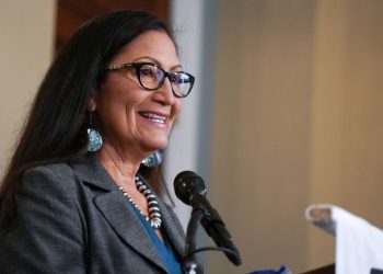 Catatkan Sejarah, Suku Asli Amerika Jadi Menteri Joe Biden