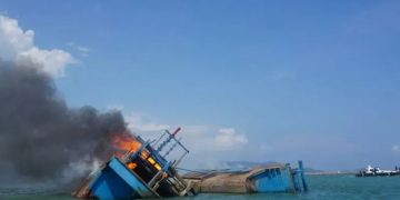 Tak Mau Kendor, KKP dan Kejaksaan Tenggelamkan 2 Kapal Pencuri Ikan Malaysia