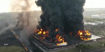 Kebakaran Kilang Pertamina Balongan Indramayu Mulai Mengecil