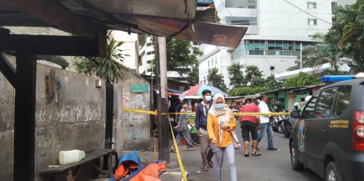 Geger ! Potongan Tubuh Jatuh Menimpa Lapak Pedagang di Setiabudi