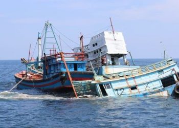 KKP-Kejaksaan Tenggelamkan 4 Kapal Vietnam di Pontianak