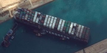 Sangkutnya Kapal Ever Given di Terusan Suez Bukan Karena Faktor Cuaca