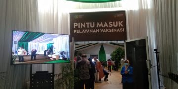 Lansia di Kelurahan Cipete Utara dan Kelurahan Gunung, Jaksel Jalani Vaksinasi Covid-19