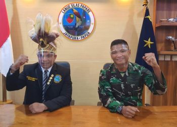 Hadiah Spesial “Mars Pemuda Adat Papua” dari Danlanud Silas Papare