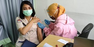 Tenaga Kesehatan Satkes Seskoal Terima Vaksinasi Covid-19 Tahap Kedua