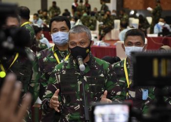 Mabes TNI Jalani Vaksinasi Covid-19, Ditinjau Langsung Kapuskes TNI