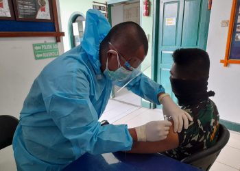 Berlanjut, Anggota Yonif RK 751/VJS Jalani Vaksinasi Covid-19