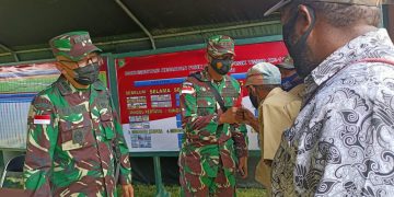 Aster Kasdam XVII/Cen Ajak Warga Sekitar Lokasi TMMD Bahu-Membahu Bangun 8 Unit Rumah