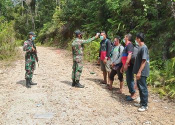 Lintasi Batas Secara Ilegal, Satgas Pamtas Yonif 642/Kapuas Amankan 17 PMI