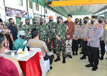Panglima TNI dan Kapolri Pimpin Serbuan Vaksinasi Bagi Prajurit dan Lansia di Semarang