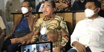 Beri Pembelaan, Hotma Sitompul Tepis Kabar Selingkuh Dengan Menantu