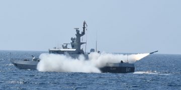 Dua Kapal Perang TNI AL Berhasil Tembakkan Rudal C-705 dan Mengenai Target