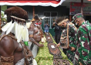 Danrem 174 Merauke Bersama Enam Kepala Suku Resmikan Dua Koramil di Kabupaten Asmat Papua
