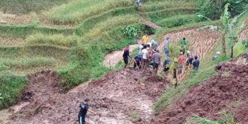 Seorang Warga Menjadi Korban Tebing Longsor di Kabupaten Bandung