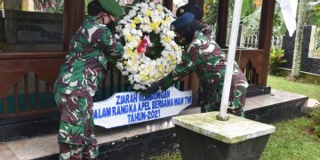 Wanita TNI Laksanakan Ziarah ke Makam Pahlawan Nasional