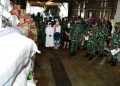 Kasal Lepas KRI Tanjung Kambani-971 Kirim Bansos ke  Flores Provinsi NTT
