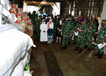 Kasal Lepas KRI Tanjung Kambani-971 Kirim Bansos ke  Flores Provinsi NTT