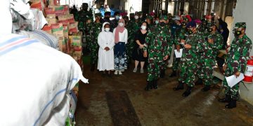 Kasal Lepas KRI Tanjung Kambani-971 Kirim Bansos ke Flores Provinsi NTT