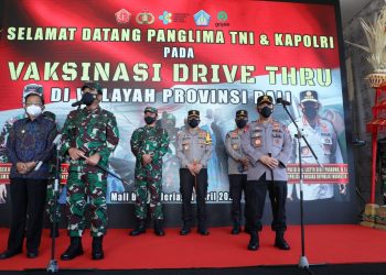 Panglima TNI dan Kapolri Tinjau Vaksinasi Drive Thru di Pulau Dewata