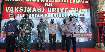 Panglima TNI dan Kapolri Tinjau Vaksinasi Drive Thru di Pulau Dewata