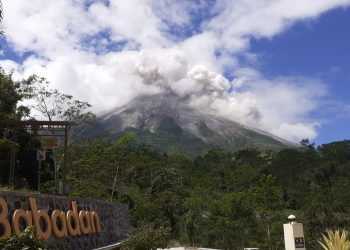Gunung Merapi muntahkan Awan Panas Sejauh 2 Kilometer, Cepogo Dilanda Hujan Abu