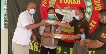 Foksa Peduli Bagikan Takjil dan Nasi Kotak kepada Pemulung di TPA Bantar Gabang