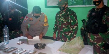 Satgas Pamtas RI-PNG Yonif 131/Braja Sakti Amankan 7 Kantong Plastik Berisikan Ganja