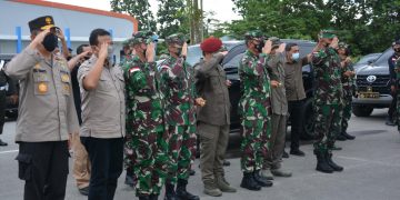 Pangdam XVII/Cenderawasih Ikuti Upacara Pengantaran Jenazah Kabinda Papua Mayjen TNI Anumerta IGP Danny Karya Nugraha