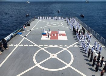 Tabur Bunga Mengenang 53 ABK KRI Nanggala-402 Dikawal 5 KRI