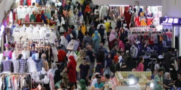 Pengunjung Melonjak Drastis  di Pasar Tanah Abang, Mulai Besok Anies Berlakukan Sistem Buka Tutup