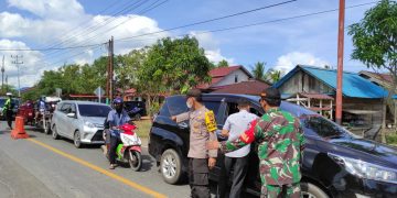 Lebaran Tiba, Koramil Selakau Laksanakan Pengawasan Dan Larangan Mudik Di Posko Penyekatan