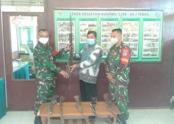 Terima Enam Pucuk Senjata Rakitan, Dandim Sambas Apresiasi Prestasi Babinsa