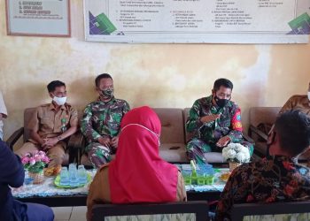 Babinsa Kawal Pelaksanaan Tracking Kontak Erat Keluarga Pasien Covid-19