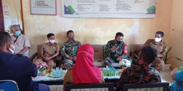 Babinsa Kawal Pelaksanaan Tracking Kontak Erat Keluarga Pasien Covid-19