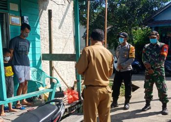 Sinergitas TNI-Polri Membantu Warga Desa Binaan Yang Terkonfirmasi Covid-19