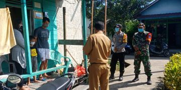Sinergitas TNI-Polri Membantu Warga Desa Binaan Yang Terkonfirmasi Covid-19