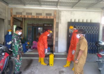 Babinsa Dampingi Warga Binaannya Lakukan Tracking Covid-19