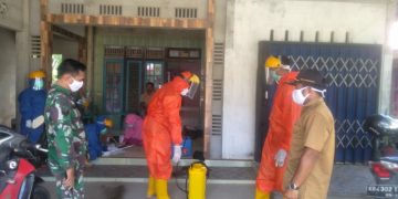 Babinsa Dampingi Warga Binaannya Lakukan Tracking Covid-19