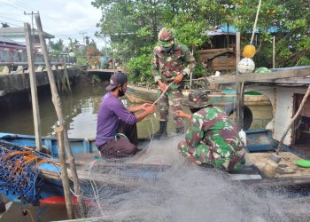 Prajurit Yonif 645/Gty Laksanakan Komsos Dengan Masyarakat Nelayan di Desa Sebubus