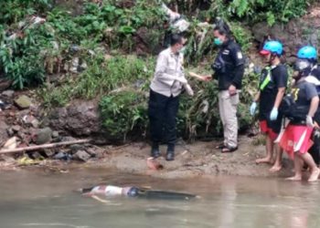 Mayat Pria Berambut Cepak Tanpa Identitas, Mengambang di Kali Ciliwung